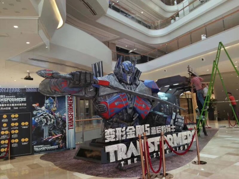 变形金刚5宣传雕塑